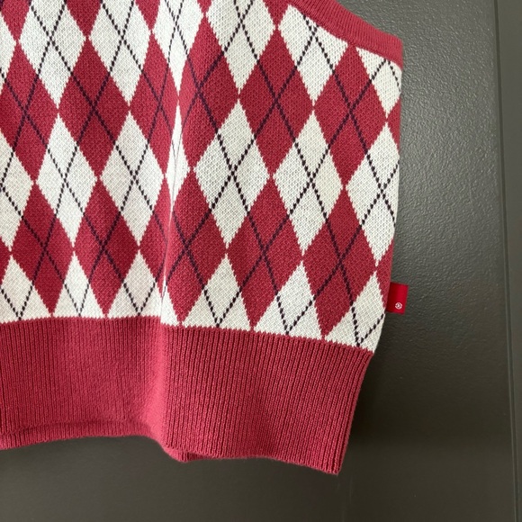 NWT Levi’s Ilia Red Argyle Knit Sweater Vest Vintage Inspired Shrunken Fit M - Picture 5 of 8